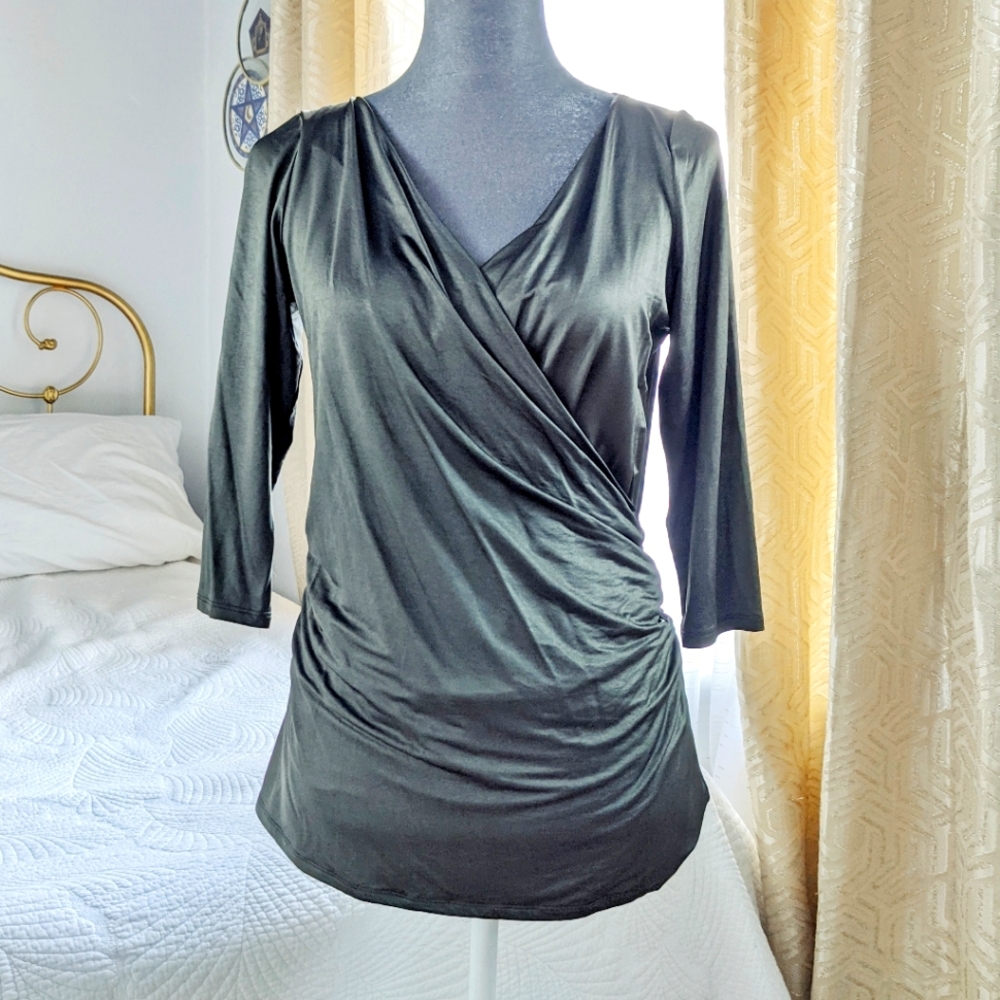 L'Officiel 🇨🇦 army green top cross over neckline top